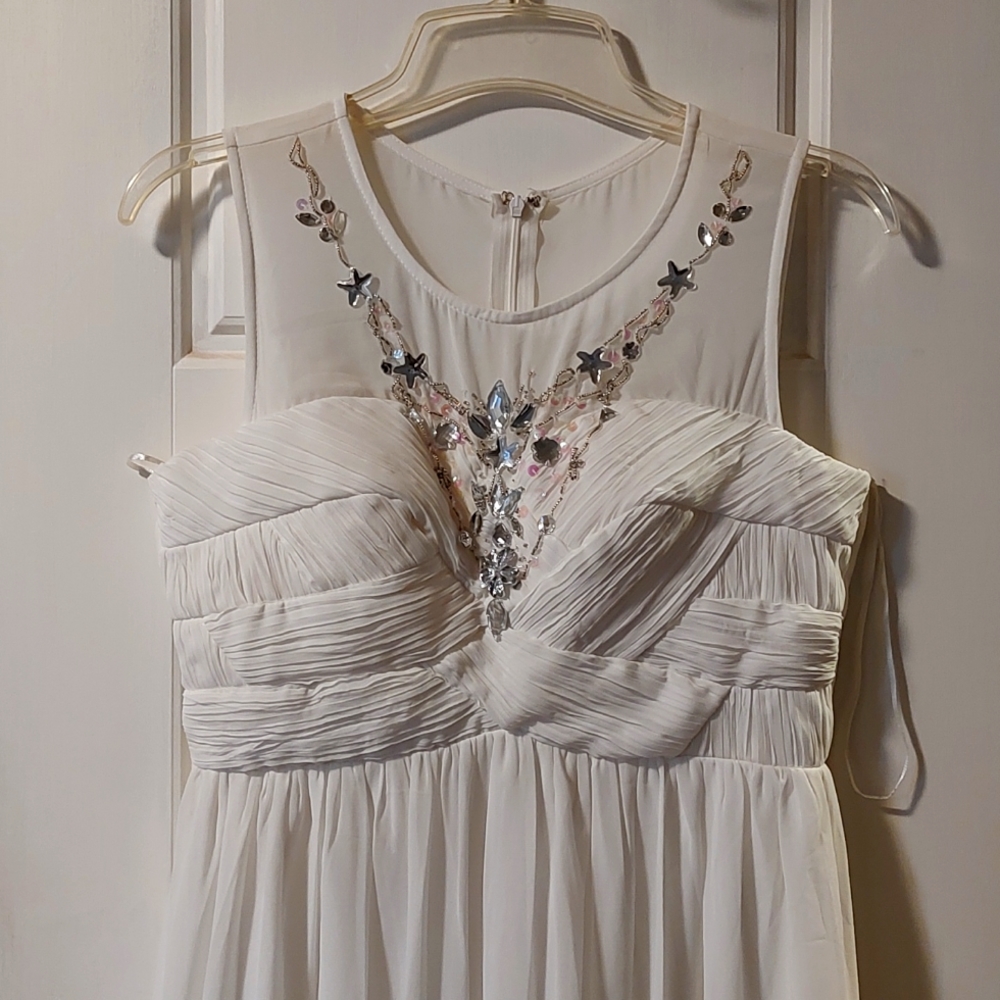Love Point Ivory formal dress Size L, wedding, prom, etc NWT